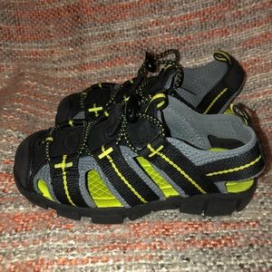 Eddie Bauer bump toe sandals grey and black size 8